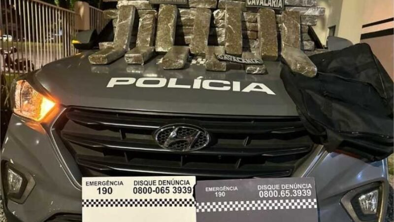 Cavalaria da PM prende faccionada por tráfico e apreende 48 tabletes de maconha