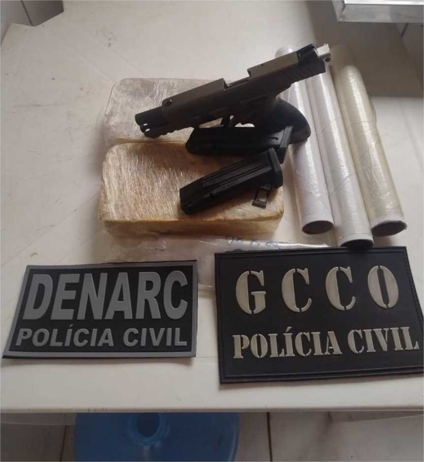 Jovem é presa pela Polícia Civil e pistola de uso proibido é apreendida