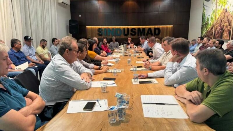 Sema debate novas regras de manejo florestal sustentável com setor madeireiro