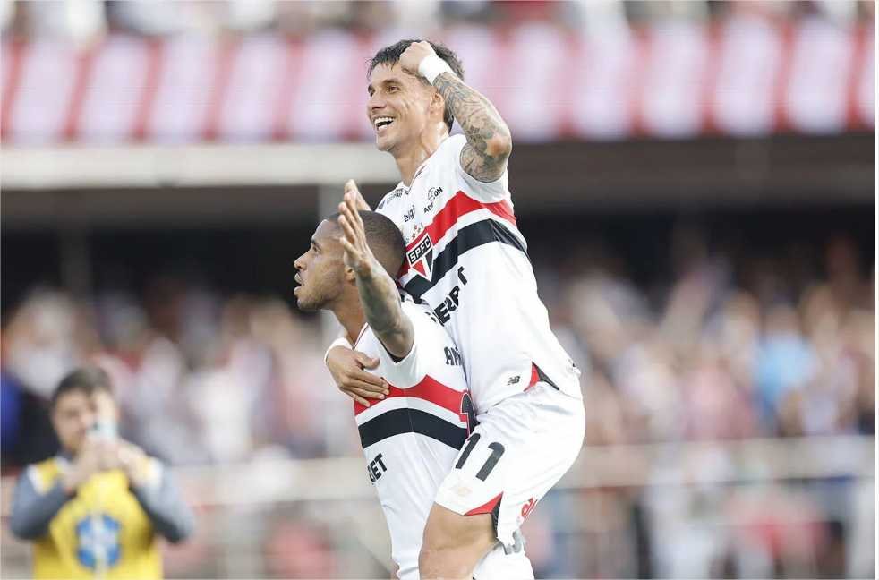 São Paulo bate o Santos no Morumbis e vence a primeira pelo Brasileirão-2025