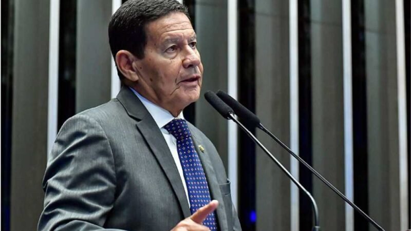 Mourão lamenta polarização política e defende papel das instituições