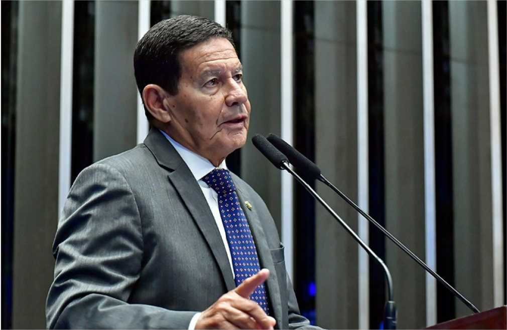 Mourão lamenta polarização política e defende papel das instituições