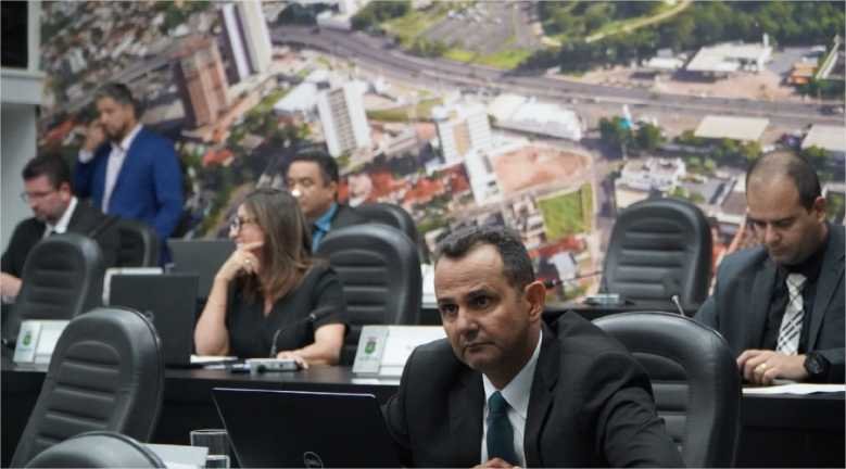 “Nos levou ao ridículo”: vereadores detonam parlamentar que propôs após moção de repúdio