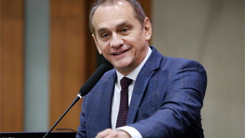 Wilson Santos garante novos trechos asfaltados em Acorizal