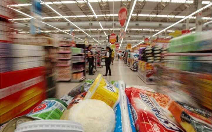 Preço dos alimentos dispara e cesta básica quebra mais um recorde, superando R$ 840,00