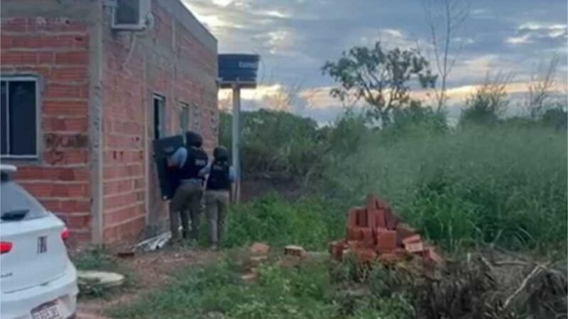 Polícia Militar liberta mãe e filhos mantidos reféns e prende homem foragido da Justiça