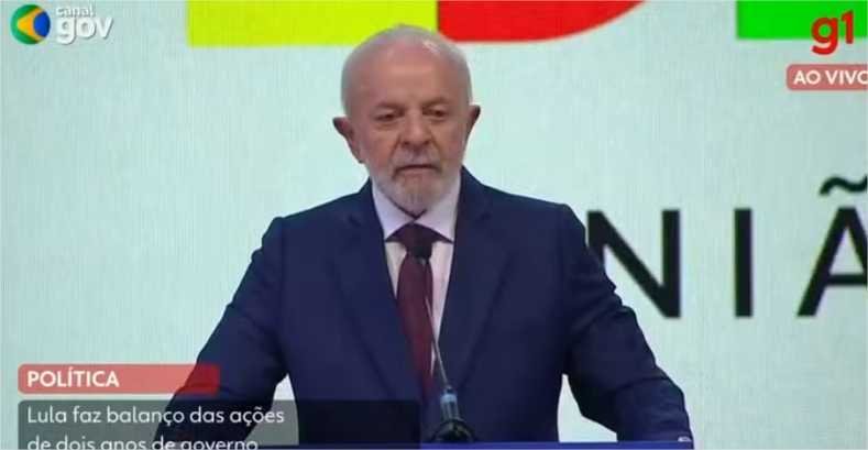13º salário dos aposentados será antecipado para abril e maio; Lula assinou decreto nesta quinta