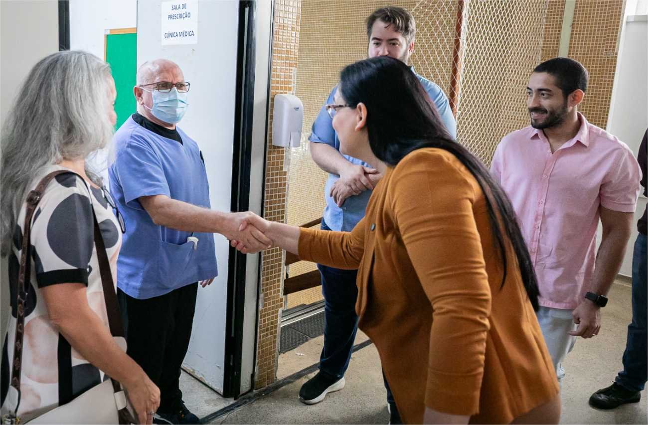 Secretária de Saúde e primeira-dama acompanham obras do CMI no antigo PS