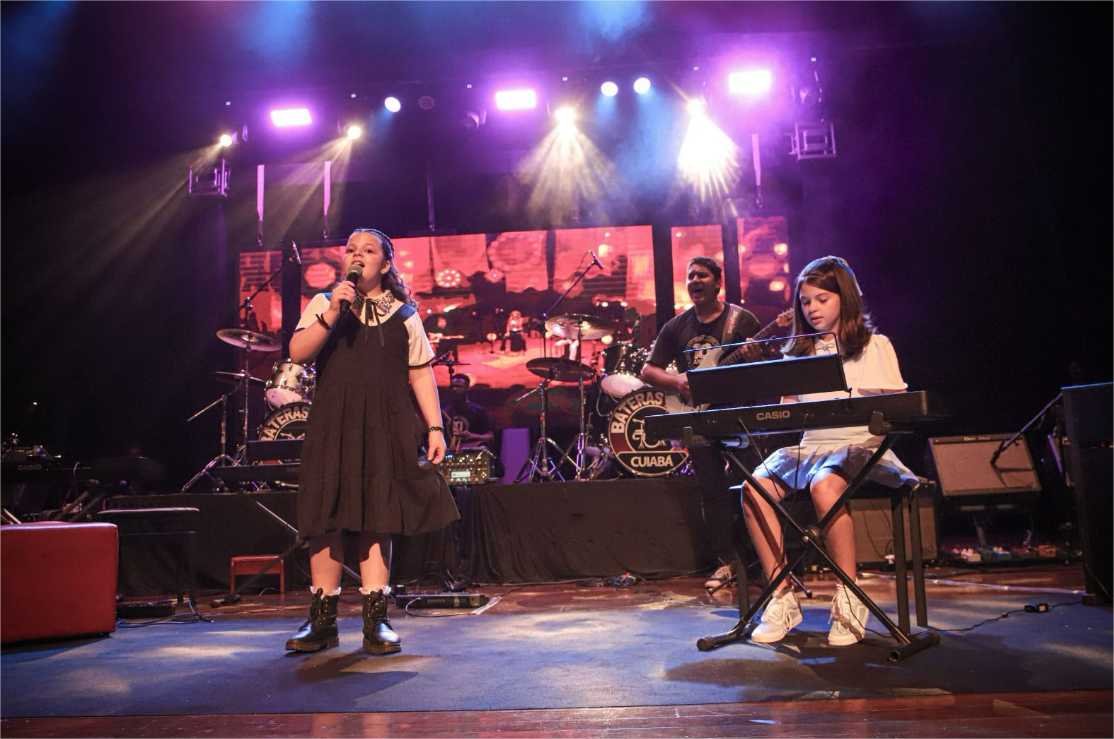 Crianças e música: como tocar um instrumento impacta o desenvolvimento emocional e cognitivo?