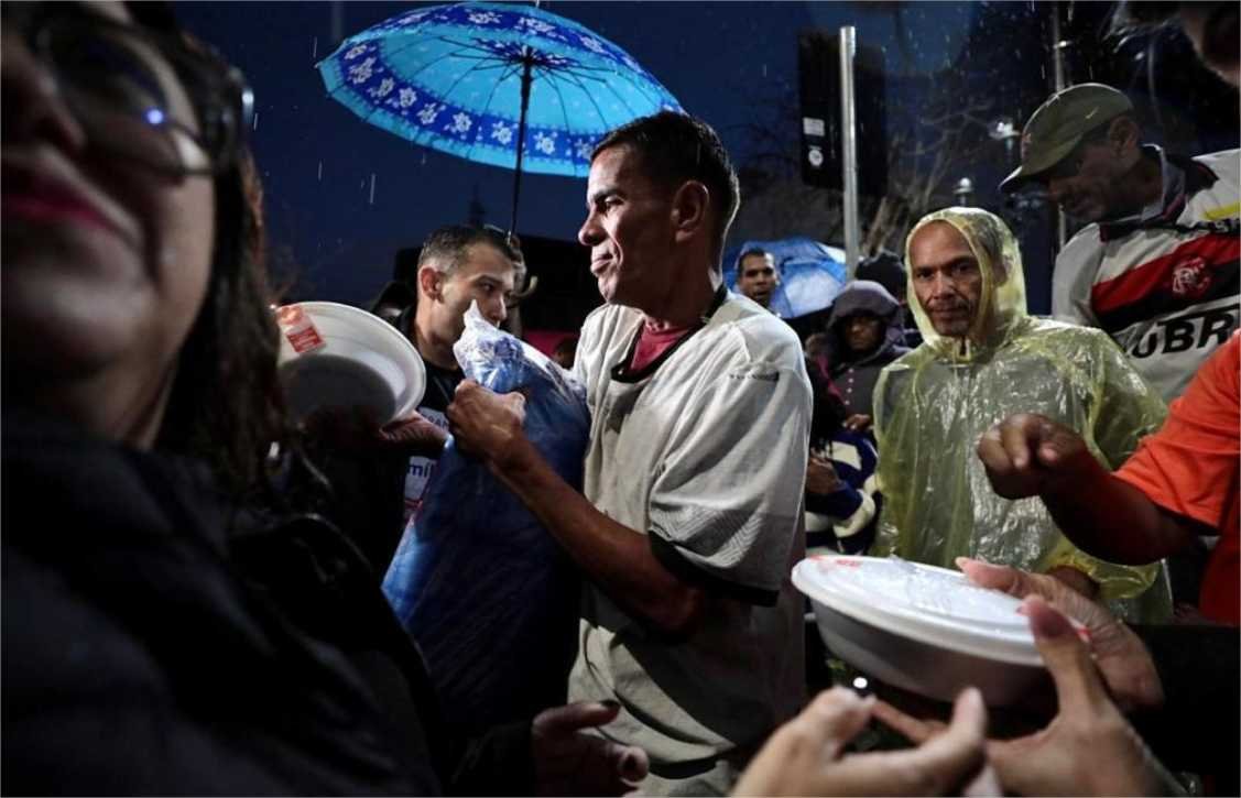 Primeira-dama de MT promove a entrega de alimentos e cobertores para população em situação de vulnerabilidade