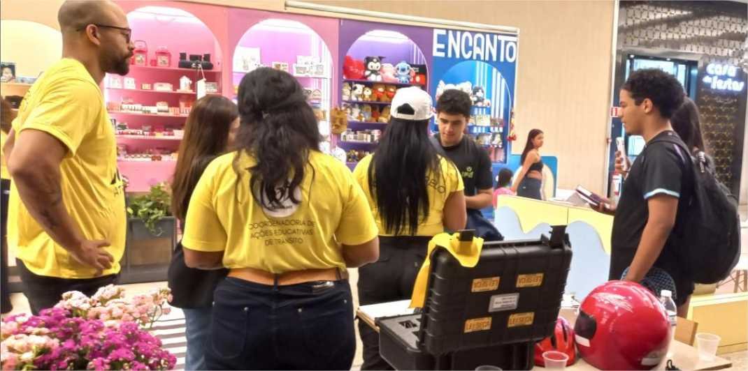 Detran realiza ação educativa de trânsito no Pantanal Shopping