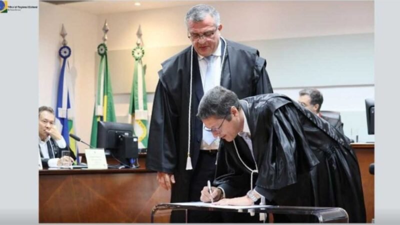 Desembargador toma posse como juiz-membro substituto do Tribunal Eleitoral