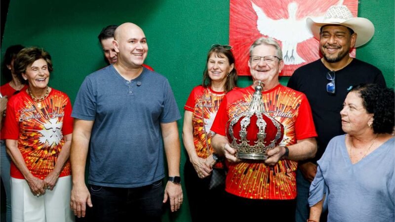 Devotos da Festa do Senhor Divino 2025 são recebidos na Prefeitura de Cuiabá