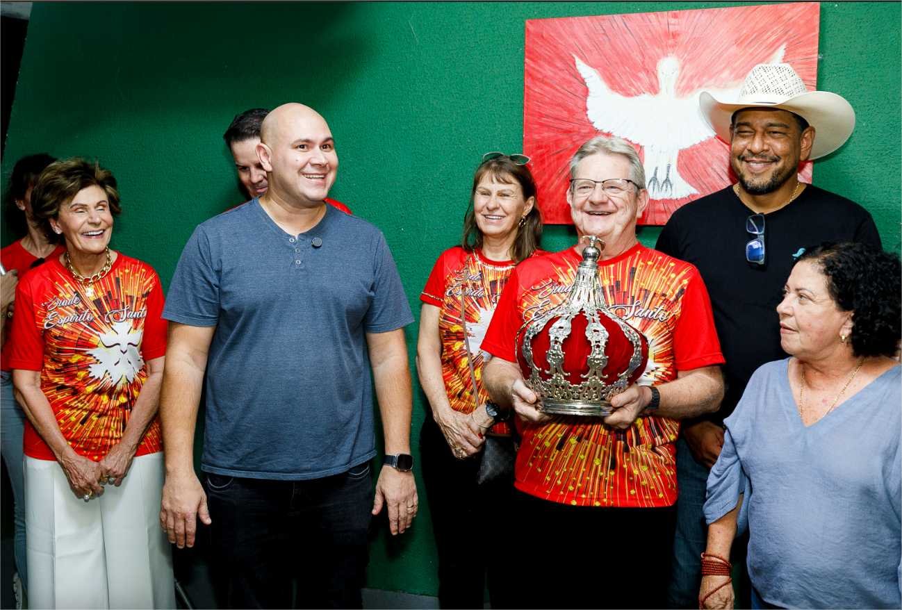 Devotos da Festa do Senhor Divino 2025 são recebidos na Prefeitura de Cuiabá