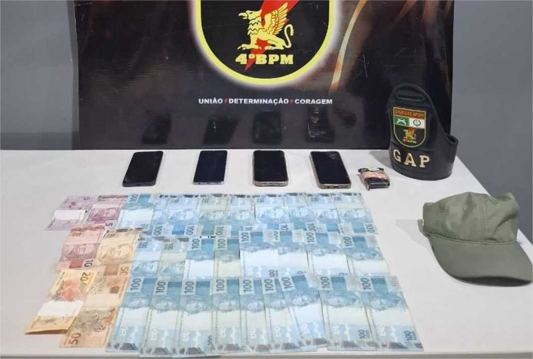 Três são presos suspeitos por roubo de joias e Polícia Militar recupera R$ 2,7 mil