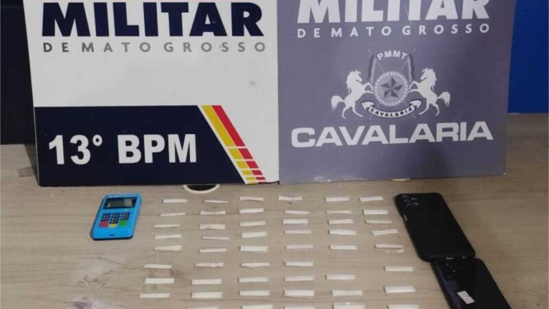 Cavalaria da PM prende faccionado e apreende 52 porções de cocaína