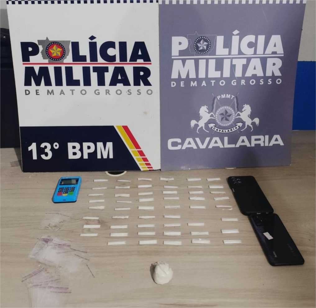 Cavalaria da PM prende faccionado e apreende 52 porções de cocaína