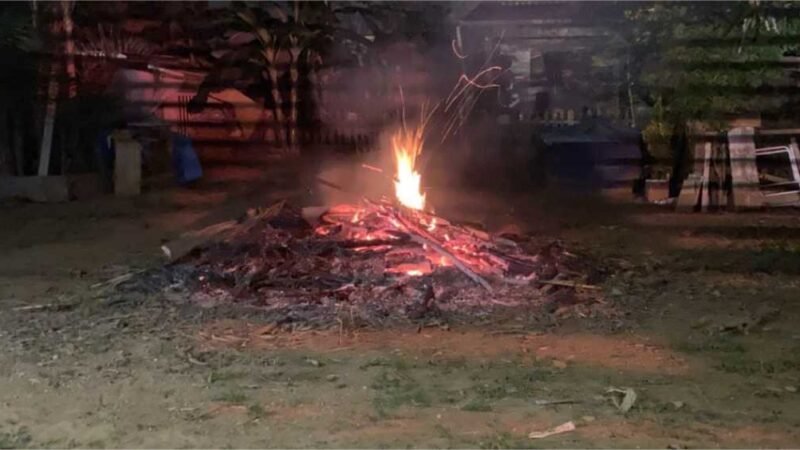 Bombeiros controlam incêndio em entulho no bairro Vale do Sol