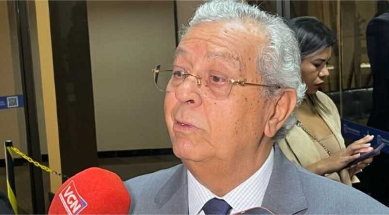 Jayme Campos repudia aumento de deputados e alerta: ‘Brasil não suporta mais despesas’