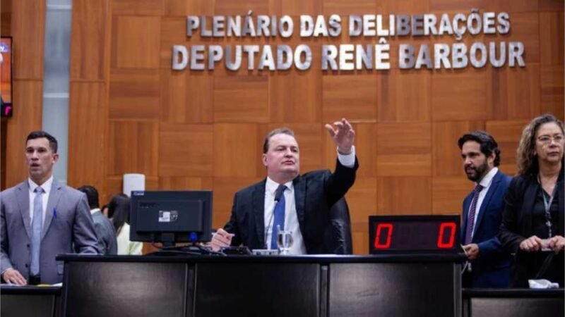 “Caminho sem volta” , diz Max Russi sobre aumento de cadeiras na AL e no Congresso