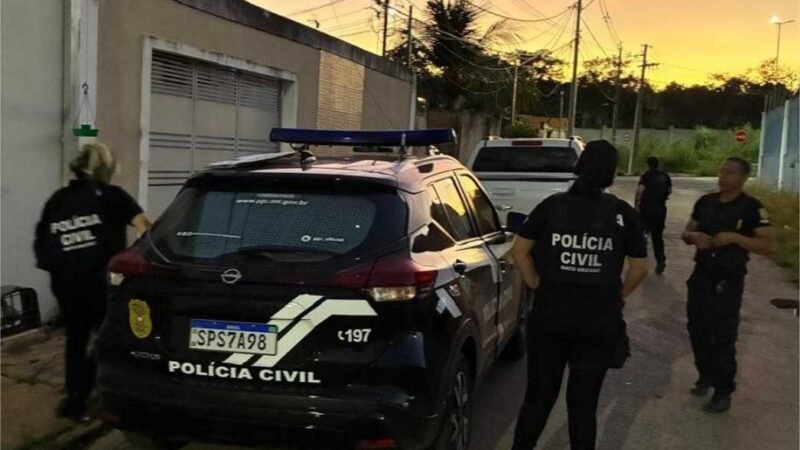 Polícia Civil cumpre 98 ordens judiciais e desarticula esquema de distribuição de drogas na região metropolitana
