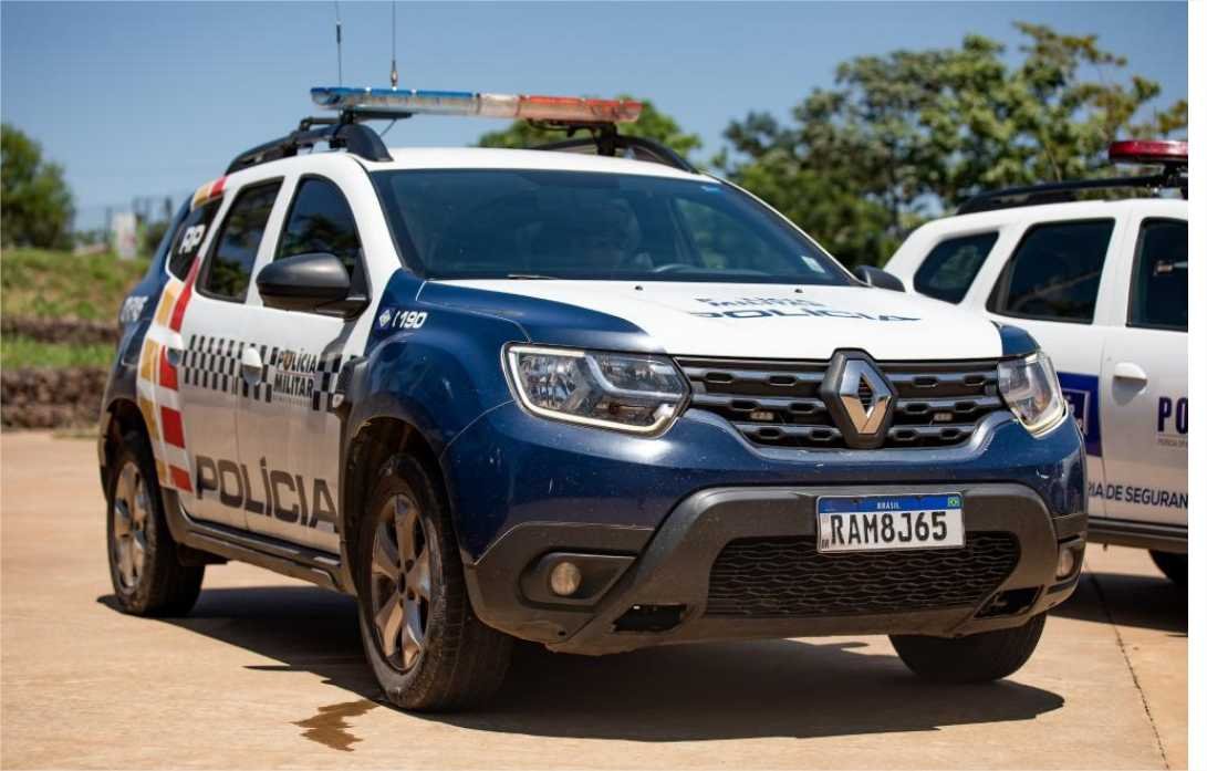 Adolescente é apreendido pela Polícia Militar após espancar a própria mãe e destruir a casa onde moram