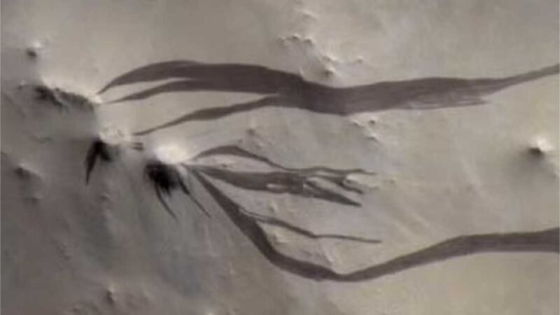 Rastros achados em Marte provavelmente não são sinais de água, diz estudo