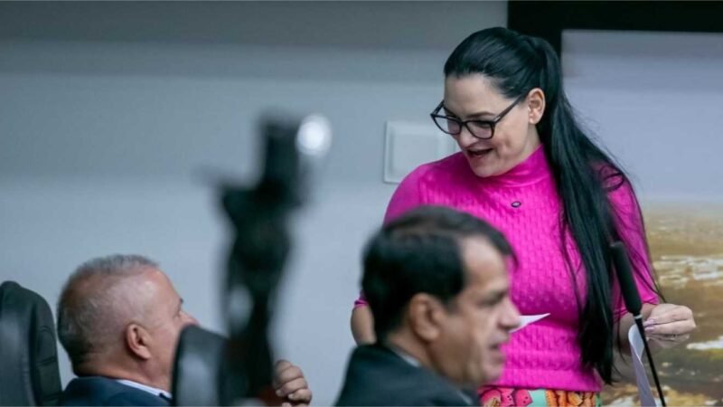 Samantha adota cautela em processo contra Chico 2000; ‘não sei como funciona’