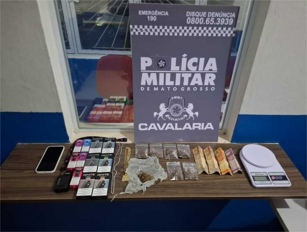 Cavalaria da PM prende homem por tráfico de drogas, apreende maconha e cigarros eletrônicos