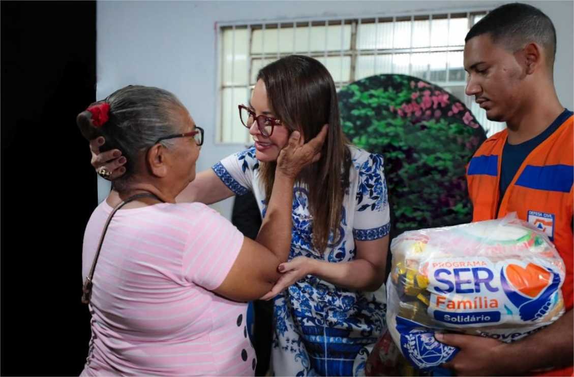 Primeira-dama de MT participa da entrega de cesta de alimentos, cobertores, filtros e brinquedos em Sinop