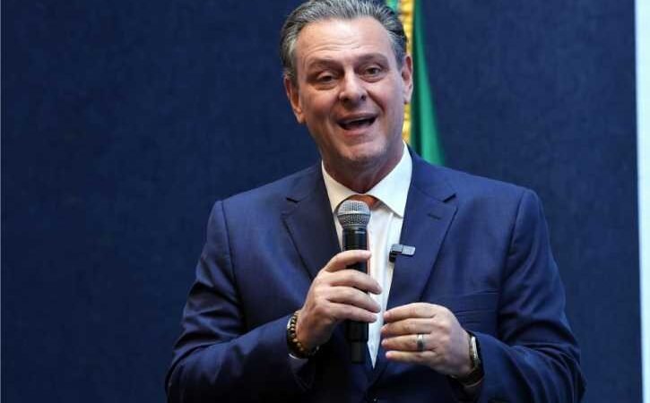 Fávaro tenta reunir candidaturas da frente ampla no PSD para reforçar reeleição ao Senado