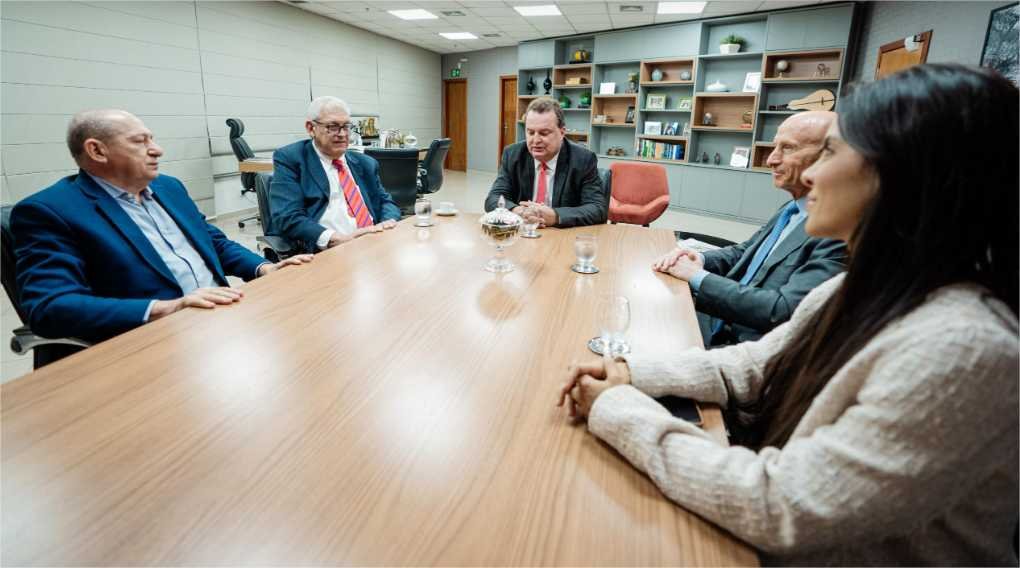 Max Russi recebe representantes de multinacional que apresenta projeto sustentável de fertilizante para Mato Grosso