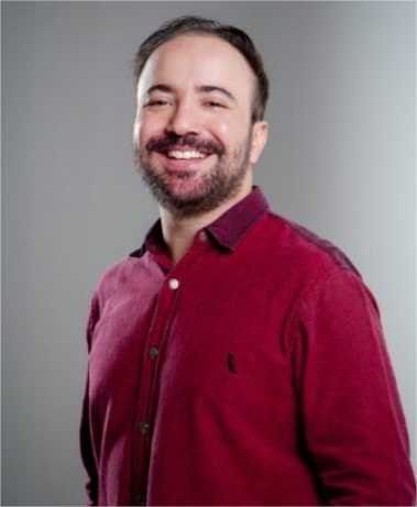 Eduardo Butakka é eleito Profissional do Ano no Prêmio Colunistas