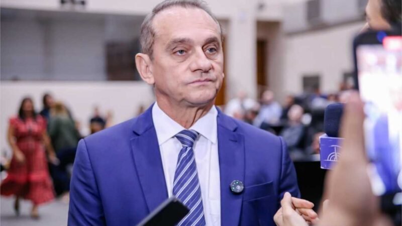 Em defesa dos servidores, Wilson Santos exige documentos sobre consignados à Seplag