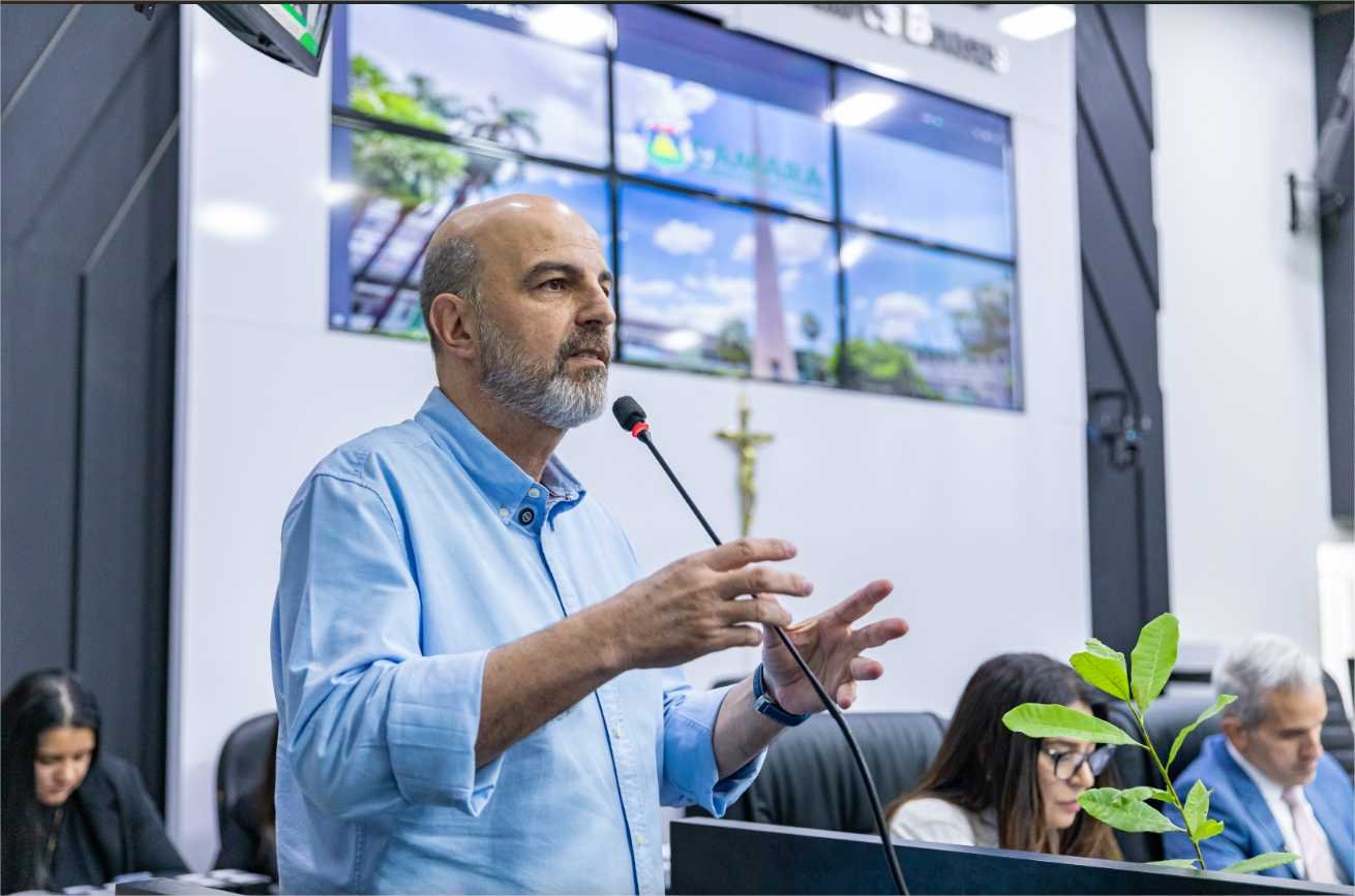 Secretário assegura entrega de 100% dos uniformes e kits escolares este mês