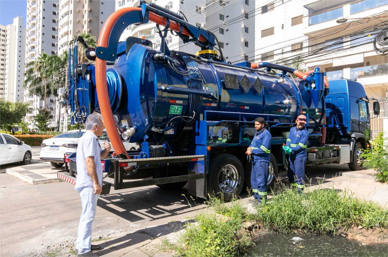 Prefeitura reforça frota de hidrojato e inicia limpeza de pontos críticos da capital
