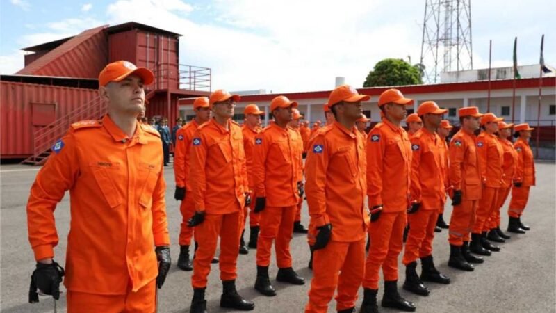 Corpo de Bombeiros de MT adere a padrão internacional e adota fardamento laranja