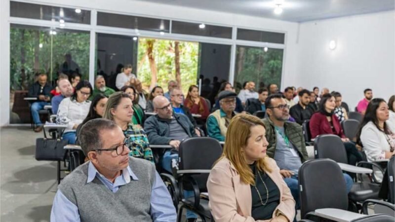 Profissionais que atuam com fiscalização e licenciamento recebem capacitação