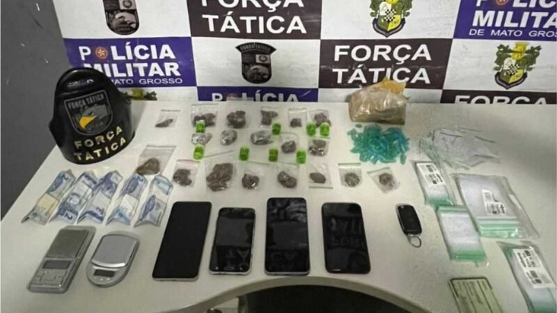 Força Tática conduz quatro pessoas por tráfico de drogas e recupera veículo roubado