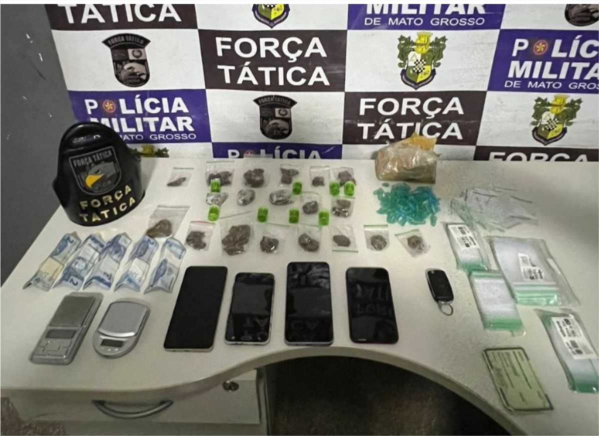 Força Tática conduz quatro pessoas por tráfico de drogas e recupera veículo roubado