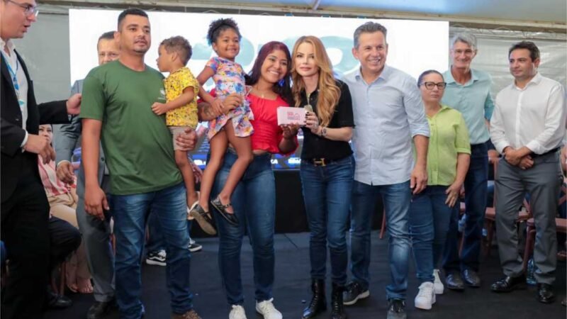 “Nosso compromisso é proporcionar moradias dignas“, afirma primeira-dama em entrega de 213 casas pelo SER Família Habitação