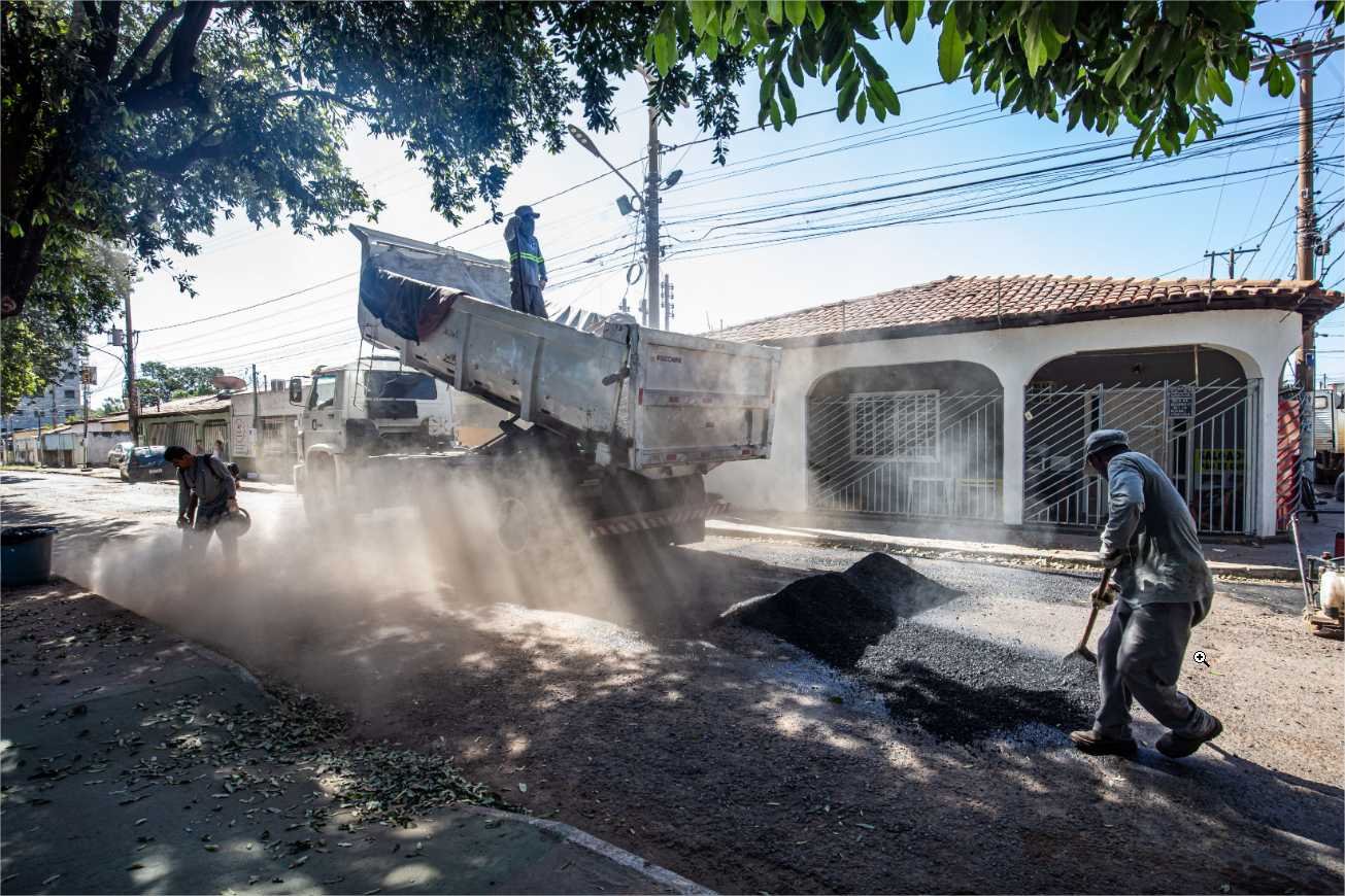 Cohab São Gonçalo e outros 12 bairros recebem tapa-buraco