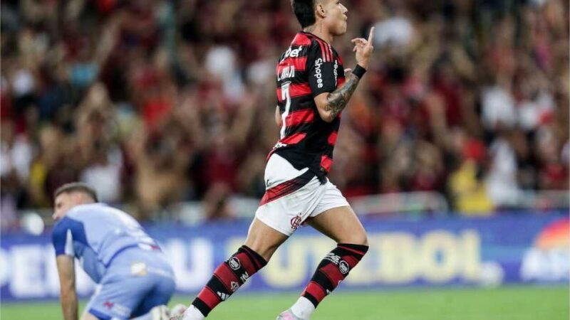 Anotou a placa? Flamengo goleia o Fortaleza em dia de ‘bolo do Arrasca’ no Maracanã