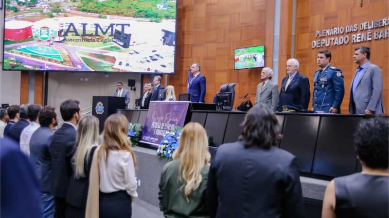 Wilson Santos homenageia cidadãos que constroem o presente e o futuro de Mato Grosso