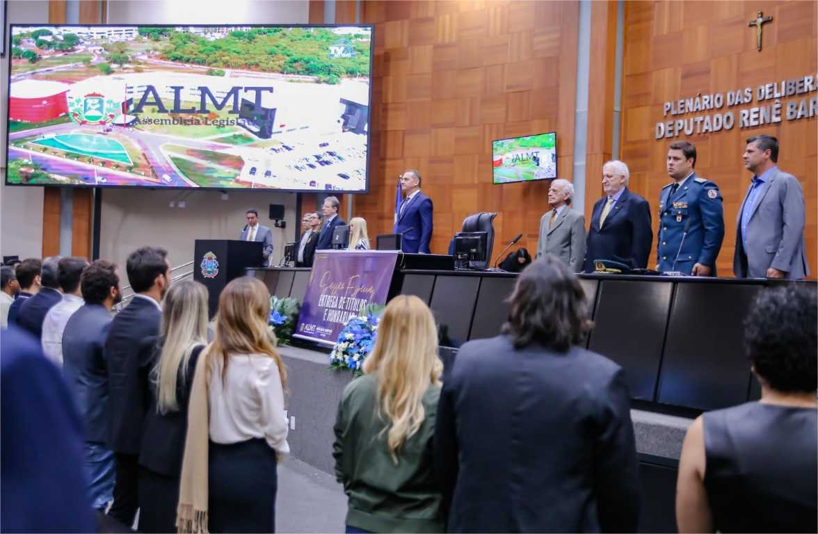 Wilson Santos homenageia cidadãos que constroem o presente e o futuro de Mato Grosso