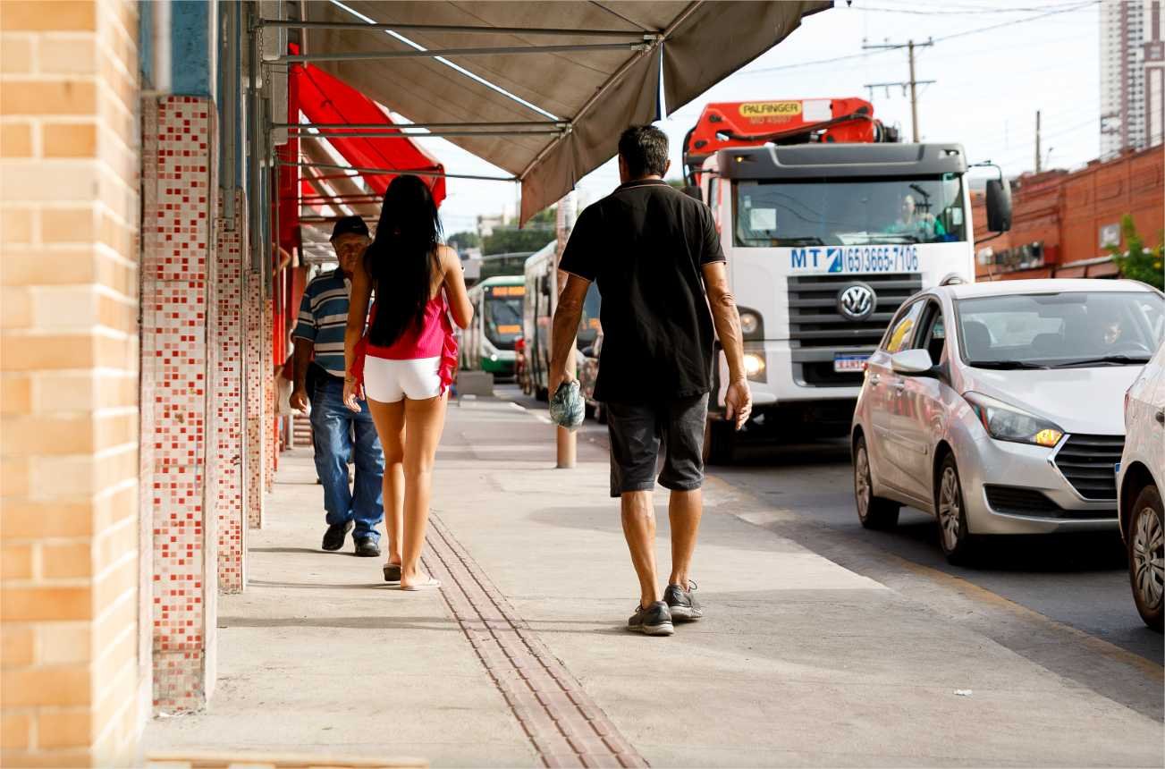 Pedestres, lojistas e ambulantes apontam melhorias com ordem e liberação de calçadas