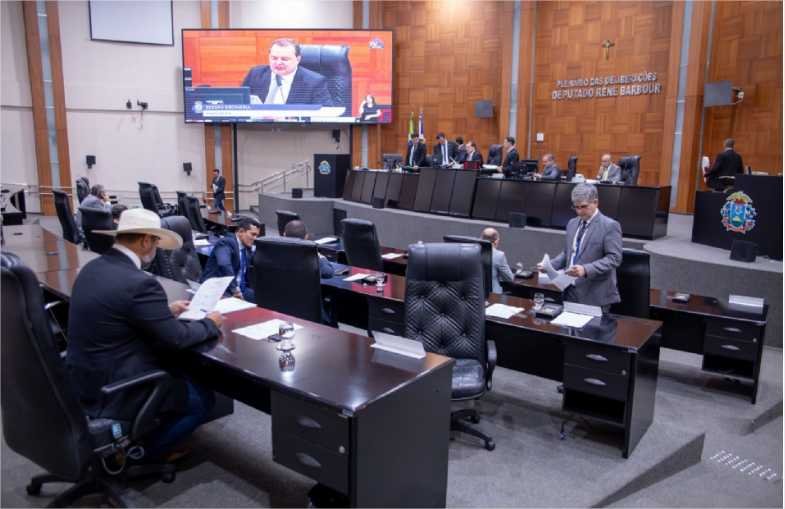 Assembleia decide entre estímulo à criação de aves exóticas ou marco de proteção da fauna