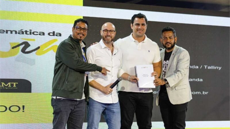 Beto Dois a Um entrega relatório final da CST da Cultura e minuta da lei orgânica