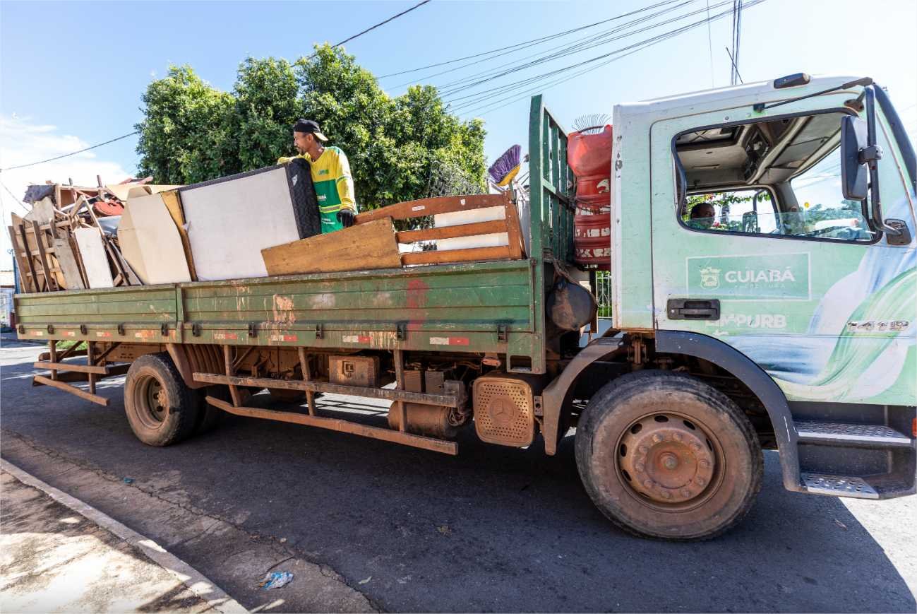 Prefeitura percorre 15 bairros com operação Cata-treco esta semana