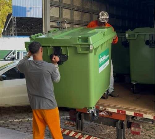Prefeitura recebe contêineres para reforçar destinação correta de resíduos em Cuiabá